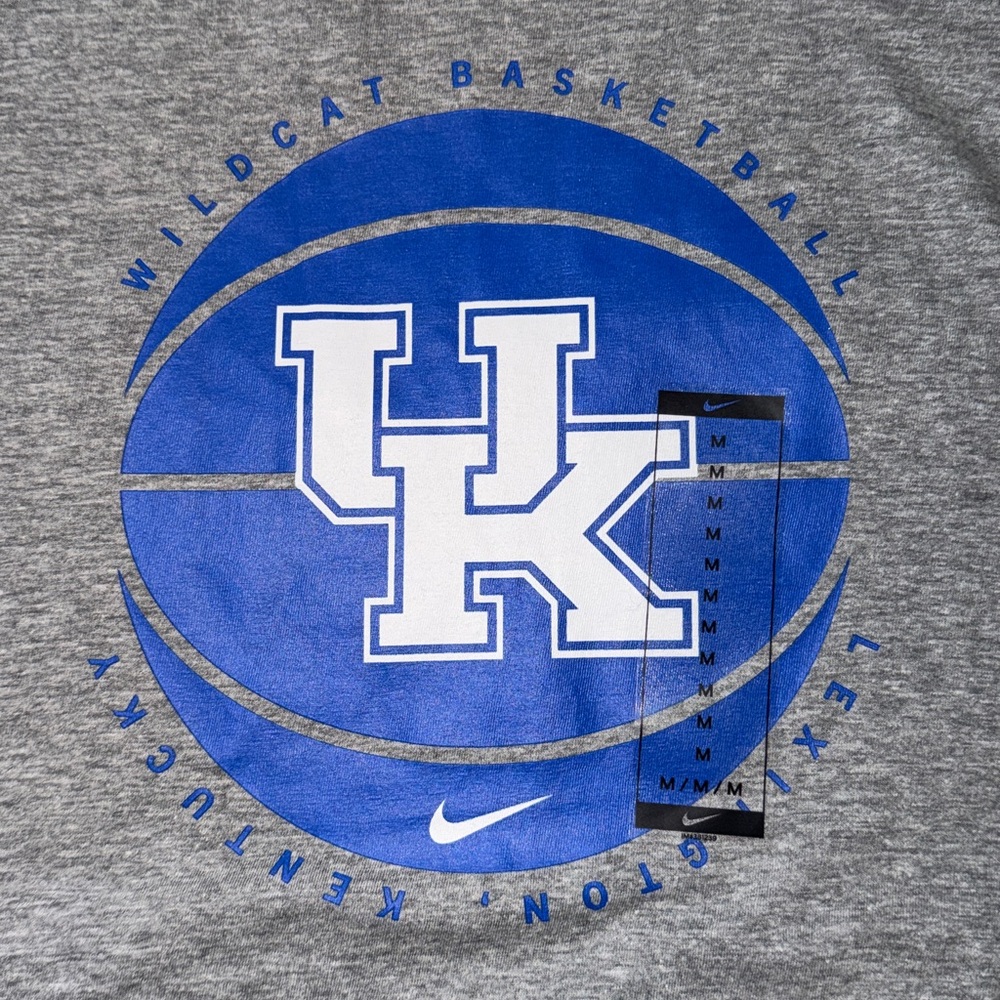 Nike Mens Medium UK University of Kentucky Basketball Short Sleeve Tshirt NWT